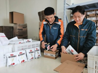 盱眙郵政 小料包大助攻，調出龍蝦產業好“味道”